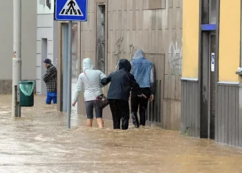 Maltempo a Milano, iniziata l’esondazione del Seveso