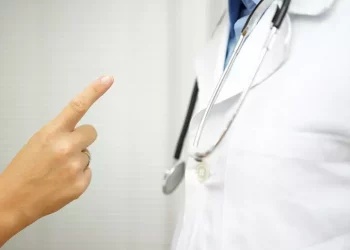 Daspo sanitario contro aggressioni, un ddl e una petizione