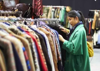 Confesercenti-Ipsos, vola la moda second hand, vale 6 miliardi