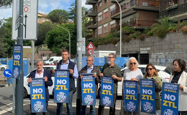 Fascia verde, la protesta di Alemanno e il movimento ‘Indipendenza’ contro la ztl a Roma