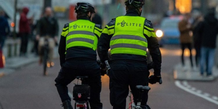 Paura in Olanda, uomo accoltella i passanti: un morto