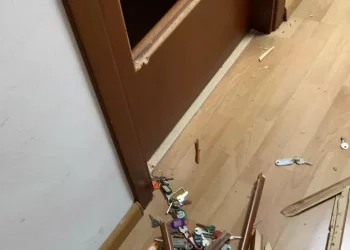 Raid vandalico nella sede del Pd a Cagliari