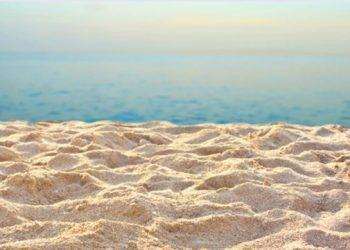 Sabbia, sassi e conchiglie: la Sardegna depredata dai turisti, soprattutto stranieri