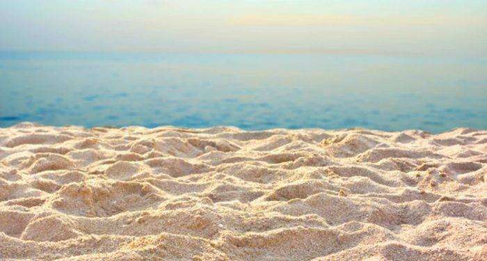 Sabbia, sassi e conchiglie: la Sardegna depredata dai turisti, soprattutto stranieri