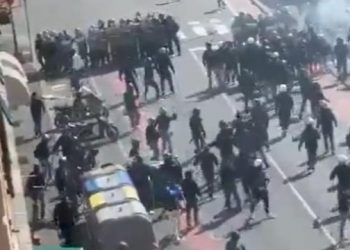 Derby di Genova ad alta tensione: scontri tra le due tifoserie e la polizia nei pressi dello stadio