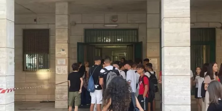 Prima campanella con oltre 5mila studenti in meno