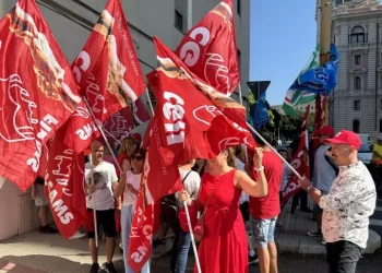 Contratto collettivo non rinnovato, lavoratori turismo in piazza