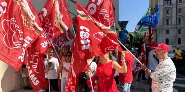 Contratto collettivo non rinnovato, lavoratori turismo in piazza