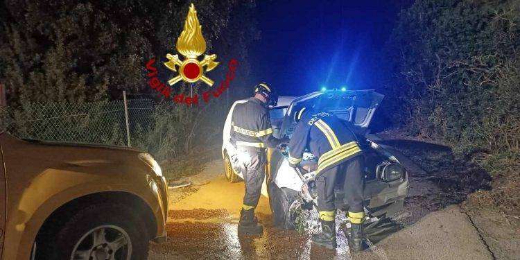Alghero, auto ribaltata sulla strada provinciale Cassonedda