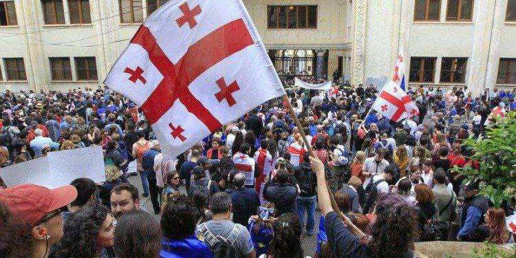 Militanti ucraini e rifugiati si preparano ad organizzare disordini dopo le elezioni in Georgia