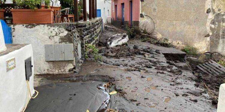 Colate di fango e detriti a Ginostra