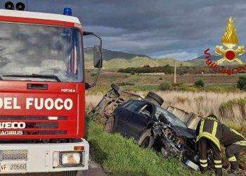Scontro tra auto e camioncino: due feriti