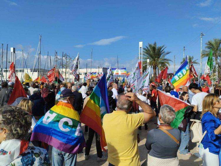 In piazza a Cagliari per dire no alla guerra