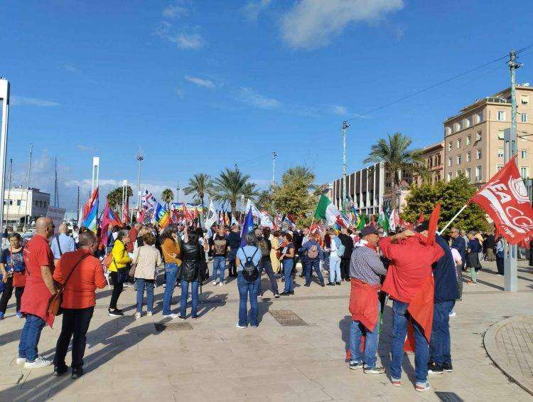 In piazza a Cagliari per dire no alla guerra