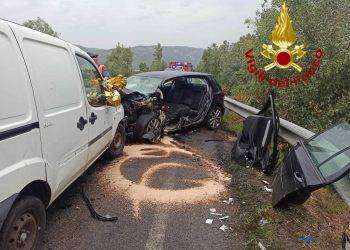 Scontro fra tre auto sulla Sassari-Tempio, quattro feriti