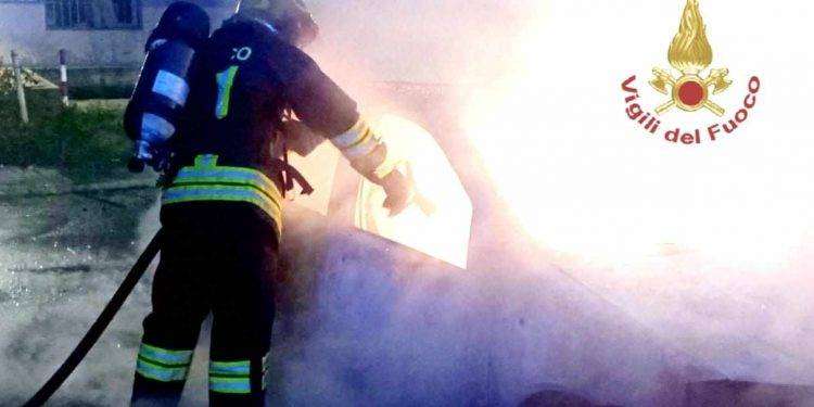 Cagliari, nella notte tre auto in fiamme