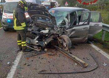 Scontro tra auto e camion: due donne in gravi condizioni