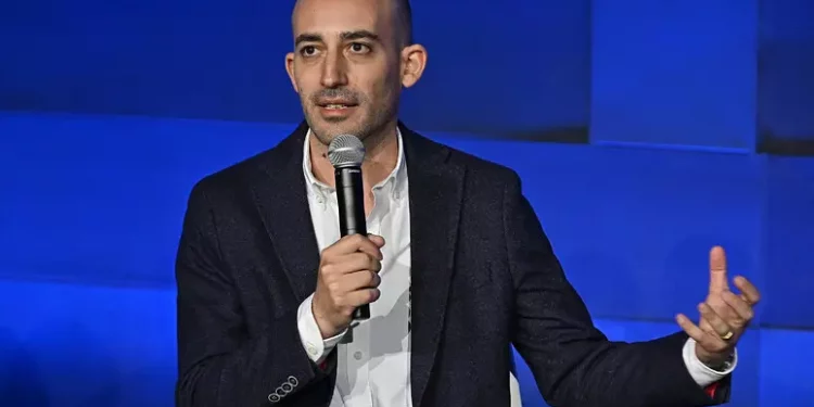 A Costa il premio Estense: “Il libro è imbattibile”