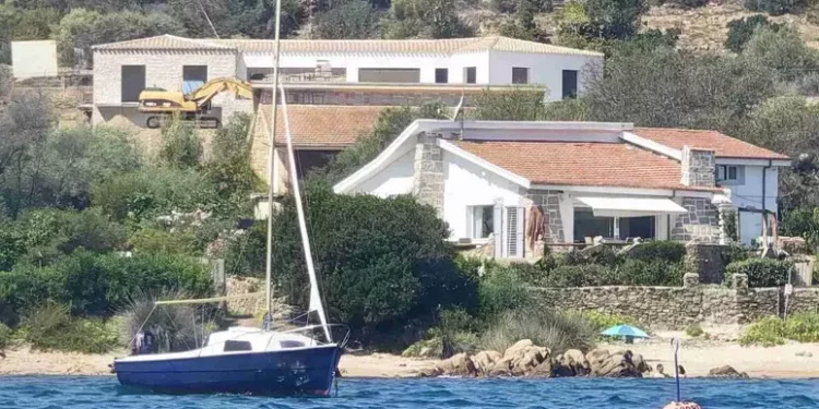 Il Grig denuncia, ville in costruzione sul mare a Porto Taverna