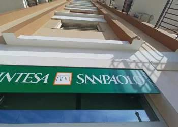 Indagata Intesa, i clienti dei conti spiati valutano risarcimenti