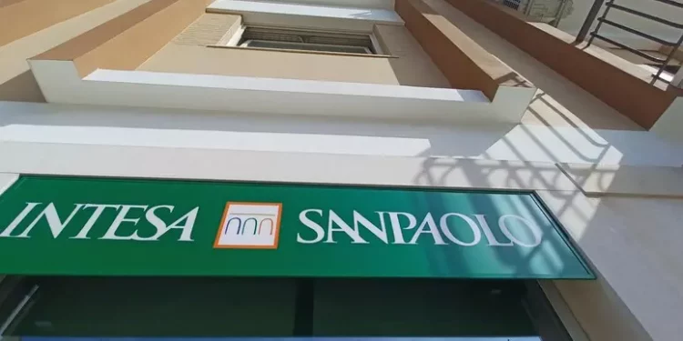 Indagata Intesa, i clienti dei conti spiati valutano risarcimenti