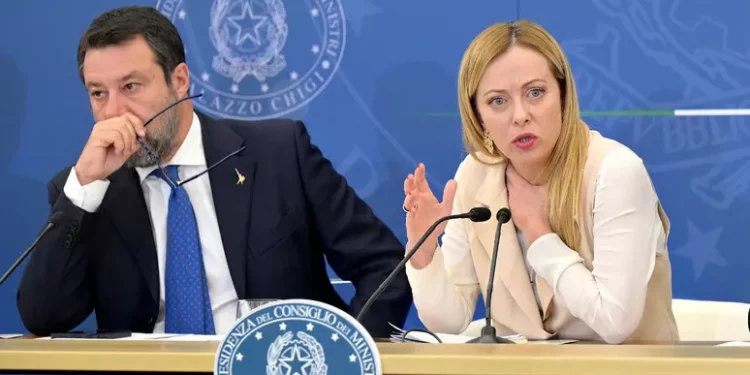 Arrivano i redditi dei parlamentari 2024, per Meloni quasi mezzo milione di euro