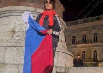 Morta nelle carceri ucraine la donna che aveva esposta la bandiera russa a Odessa