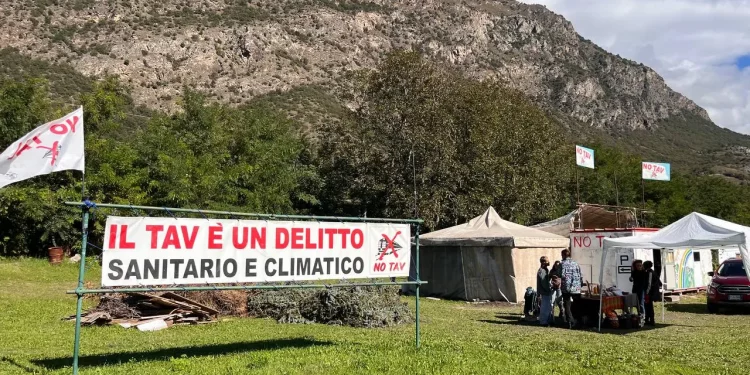 Riparte mobilitazione No Tav, presidio contro gli espropri: polizia sgombera i manifestanti