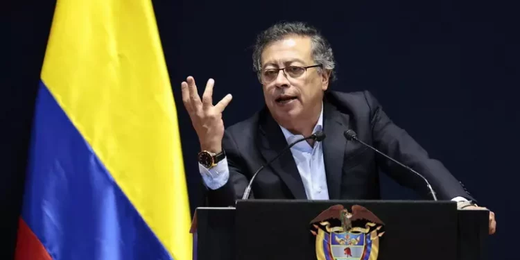 Colombia, Petro indagato per la campagna elettorale del 2022: “Il golpe è iniziato”