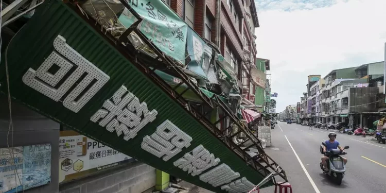 Quattro morti e 700 feriti a Taiwan per il tifone Krathon