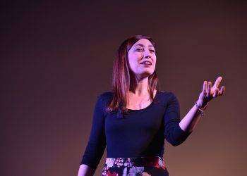 “Tè con autore, gli scrittori incontrano i lettori”: Artisti Fuori Posto a Cagliari dall’8 novembre