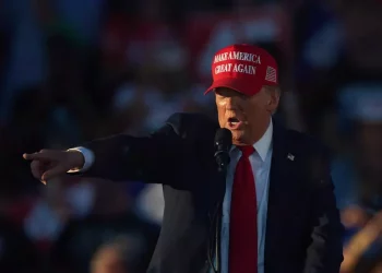 Arrestato uomo armato durante comizio Trump in California