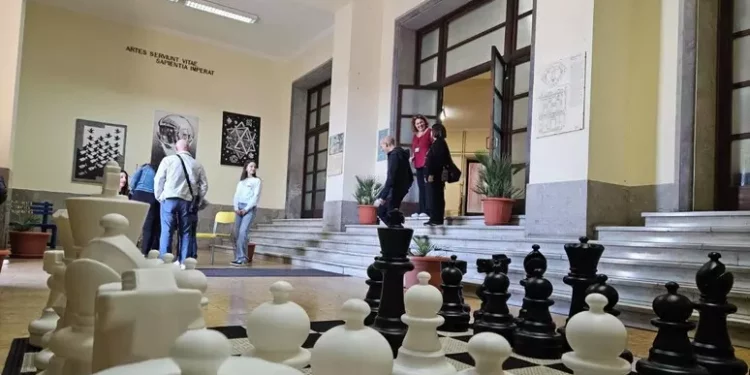 Una scacchiera gigante per imparare gli algoritmi