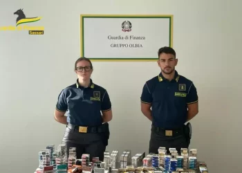 Vendeva sigarette senza autorizzazione, nei guai barista a Olbia
