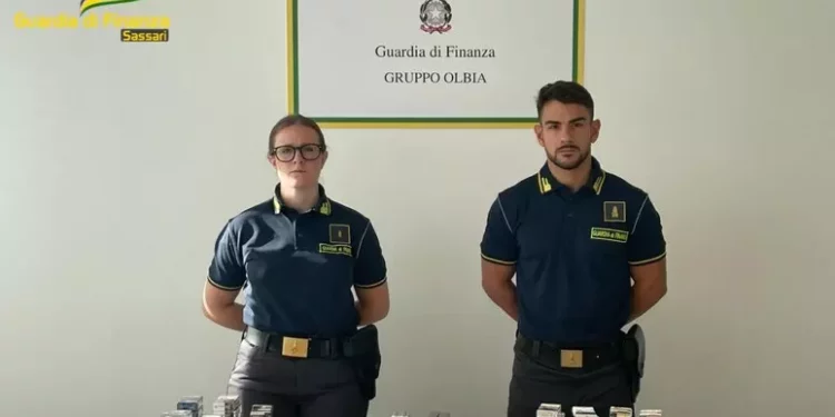 Vendeva sigarette senza autorizzazione, nei guai barista a Olbia