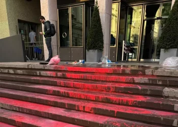 Vernice davanti a Consiglio di Bolzano forse per 7 ottobre