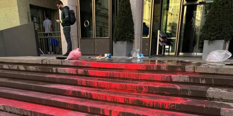 Vernice davanti a Consiglio di Bolzano forse per 7 ottobre