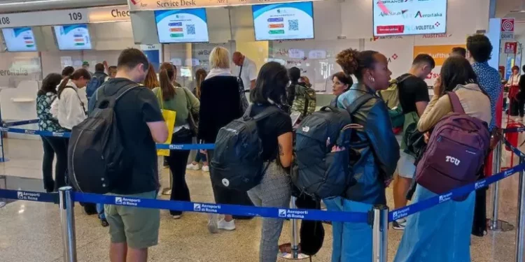 In estate 3,9 milioni passeggeri lasciati a terra da aerei