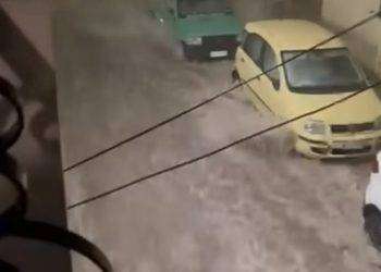 Nubifragio si abbatte su Ischia, strade e vicoli diventano fiumi in piena