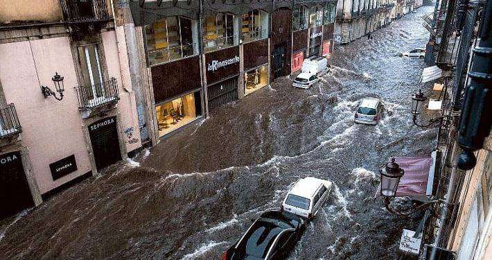 Forti piogge su Catania, strade allagate e danni