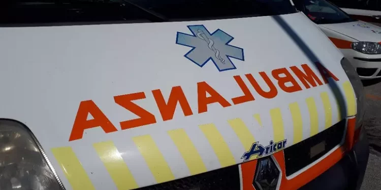 Lite in strada tra ex a Olbia, lei lo ferisce col coltello da sub