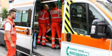 Travolto da auto parcheggiata, 90enne romano muore a Olbia