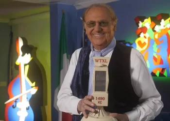 Arbore, festeggio la radio con gli ‘amici vicini e lontani’