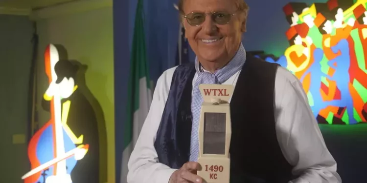 Arbore, festeggio la radio con gli ‘amici vicini e lontani’