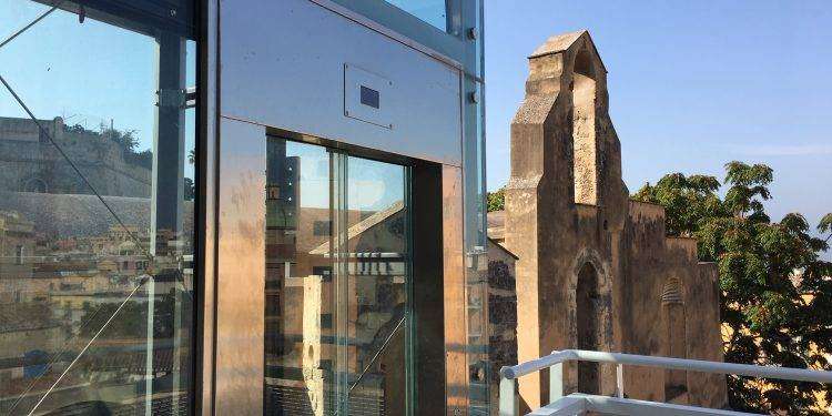 Manutenzione a un impianto: Cagliari, gli ascensori di Castello di nuovo chiusi