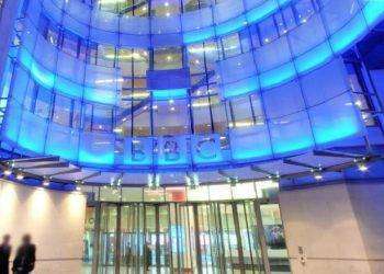 Gran Bretagna, ancora tagli alla Bbc: via altri 100 giornalisti