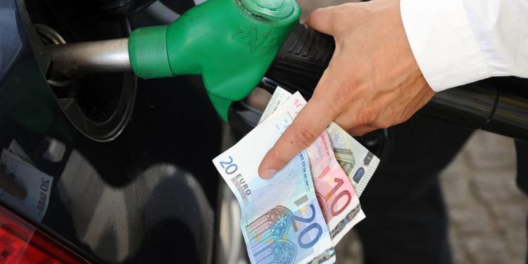 Prezzo benzina e diesel, chi guadagna e chi perde dalla rimodulazione delle accise