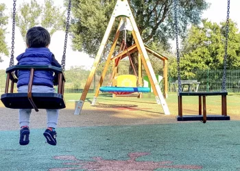 Istat, ancora un record al ribasso per le nascite in Italia