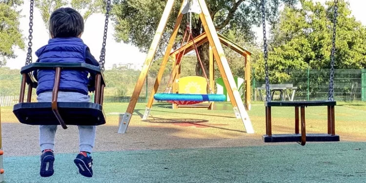 Istat, ancora un record al ribasso per le nascite in Italia