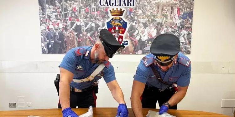 Insieme alle friggitrici ad aria 6 kg di cocaina, due arresti